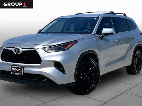 Used 2023 Toyota Highlander L FWD image 1