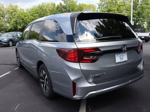 Certified 2026 Honda Odyssey EX-L image 3