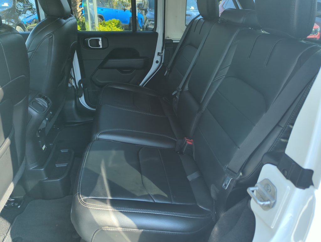 Used 2022 Jeep Wrangler Unlimited Sahara AWD/4WD image 27