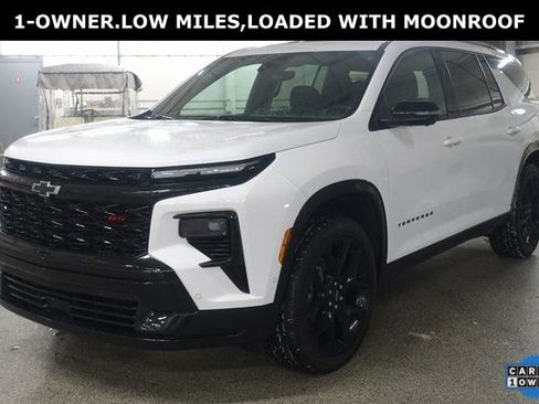 Used 2024 Chevrolet Traverse RS image 3