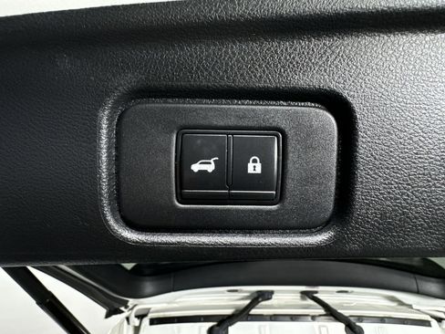 Used 2022 Nissan Pathfinder SL AWD/4WD image 36