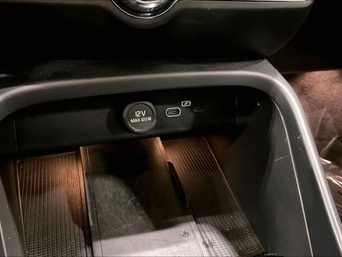 Certified 2023 Volvo XC40 Recharge Ultimate image 35