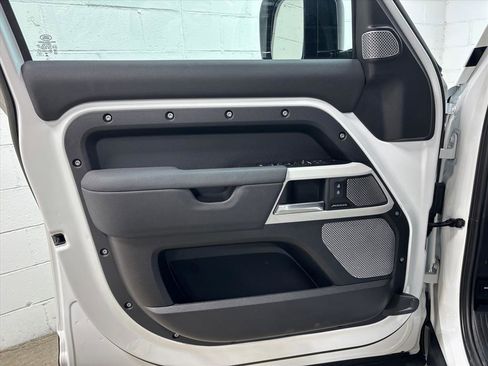 Used 2023 Land Rover Defender 130 S image 24
