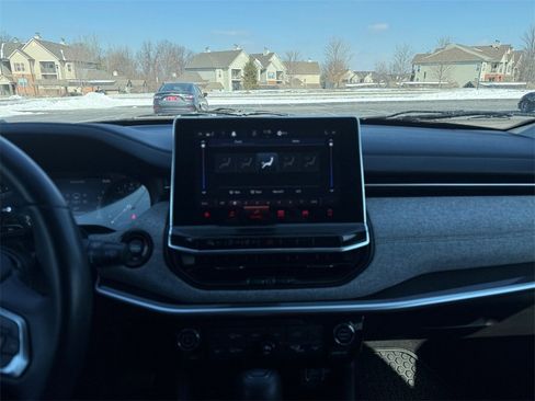 Used 2022 Jeep Compass Latitude image 9