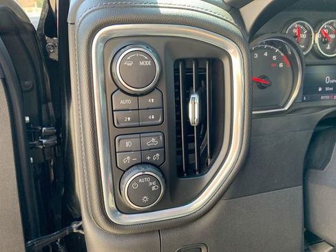 Used 2020 Chevrolet Silverado 1500 LT Trail Boss AWD/4WD image 17