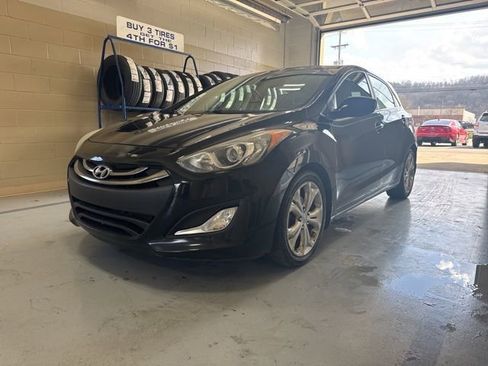Used 2013 Hyundai Elantra GT w/ Touch & Go Pkg image 2