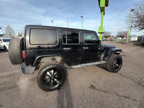 Used 2011 Jeep Wrangler Unlimited 70th Anniversary w/ Connectivity Group image 3