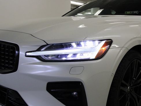 Used 2024 Volvo S60 B5 Plus w/ Climate Package image 9