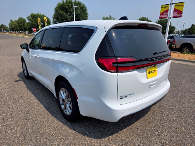 New 2027 Chrysler Pacifica Select AWD/4WD image 11