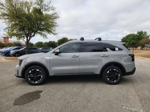 New 2026 Kia Sorento S w/ S Panoramic Sunroof Package image 4