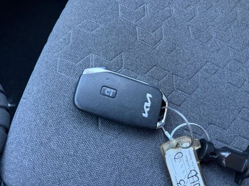 Used 2025 Kia Seltos S image 27