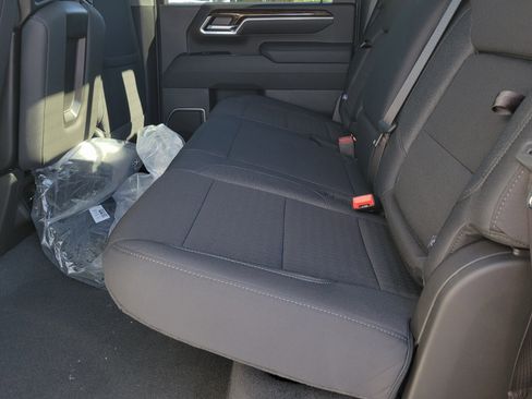 New 2026 GMC Sierra 2500 SLE w/ SLE Value Package; image 7