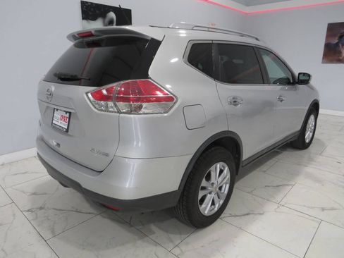 Used 2016 Nissan Rogue SV w/ SV Moonroof Package AWD/4WD image 3