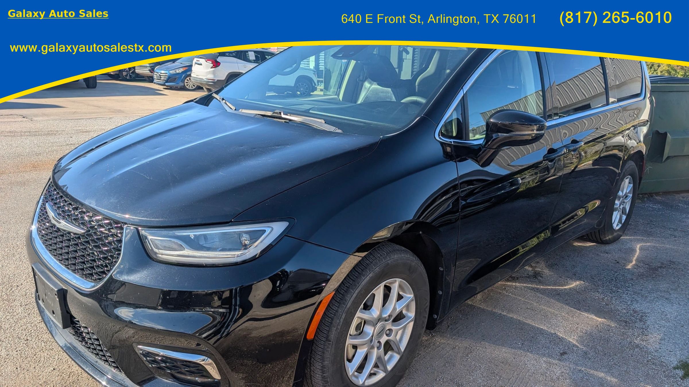 Used 2024 Chrysler Pacifica Touring-L FWD image 1