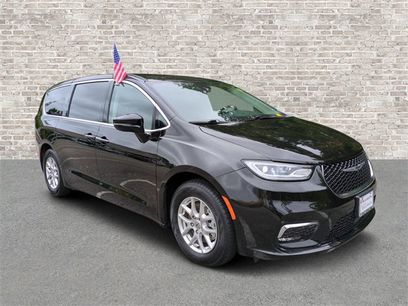 Used 2024 Chrysler Pacifica Touring-L