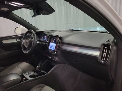 Used 2024 Volvo XC40 B5 Core AWD/4WD image 26