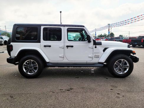 Used 2019 Jeep Wrangler Unlimited Sahara AWD/4WD image 16