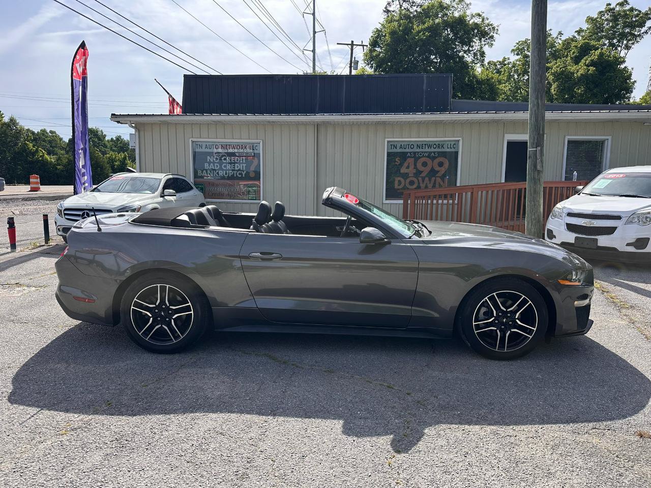 Used 2018 Ford Mustang Premium RWD image 4