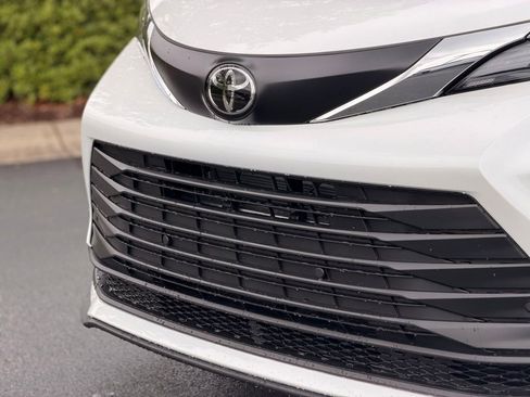 New 2026 Toyota Sienna XLE FWD image 7