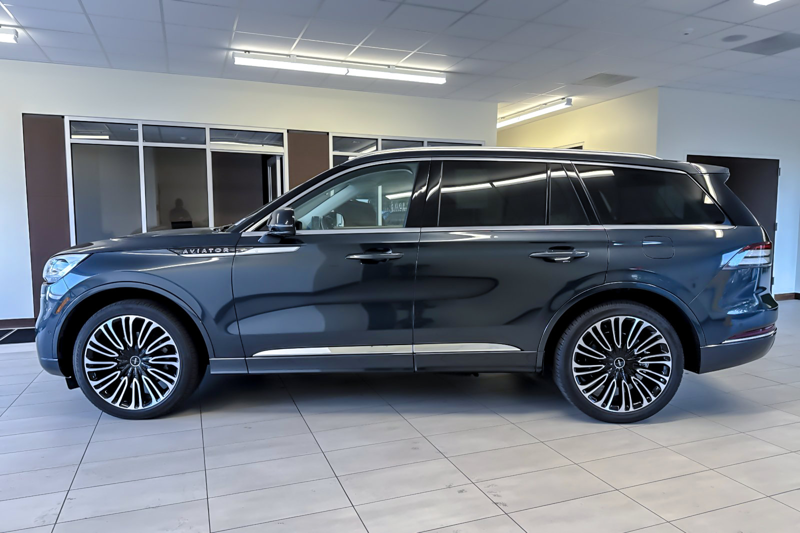 Certified 2023 Lincoln Aviator Black Label w/ Dynamic Handling Package AWD/4WD image 7