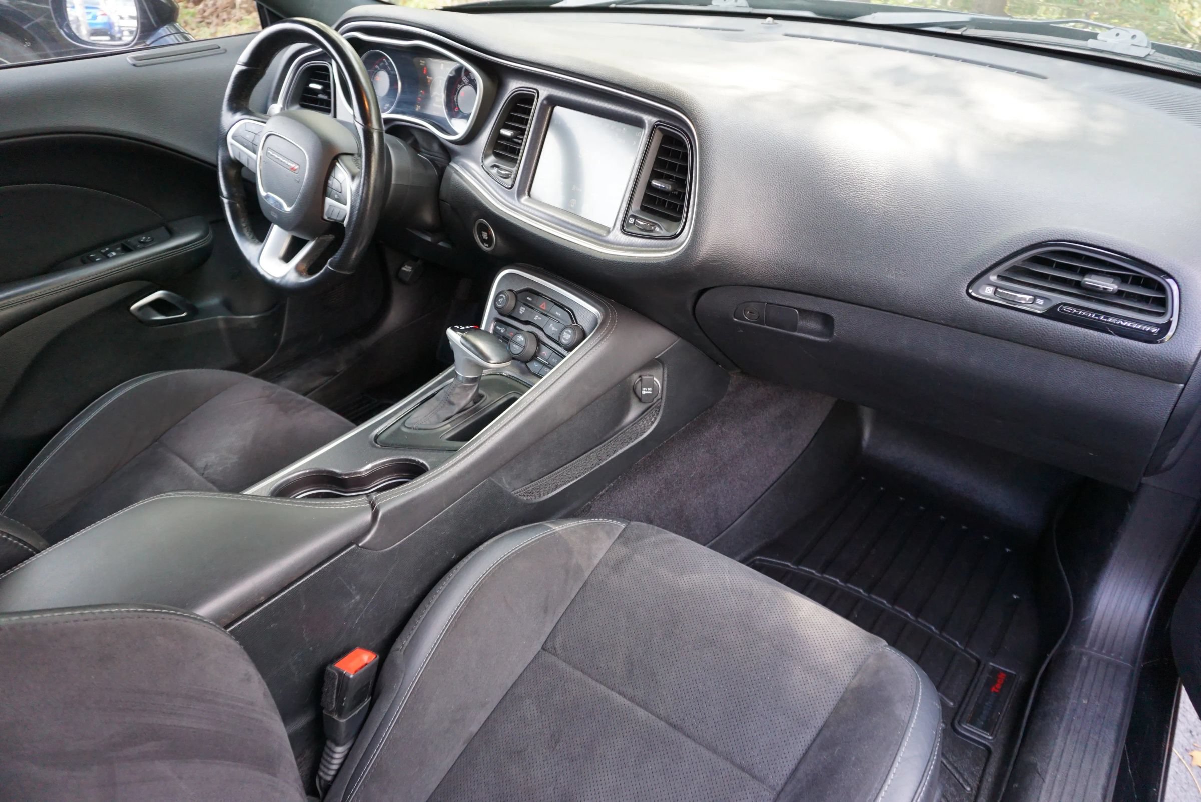 Used 2016 Dodge Challenger R/T Scat Pack w/ Leather Interior Group RWD image 18