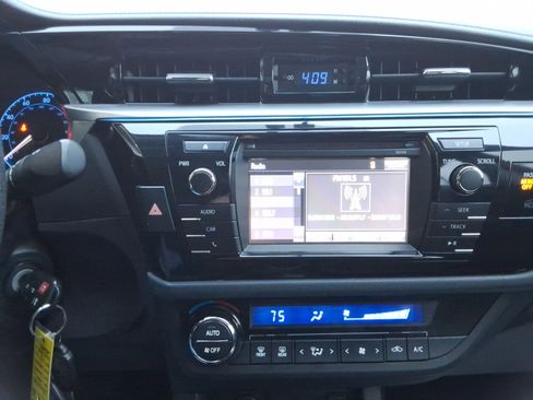 Used 2015 Toyota Corolla S image 15