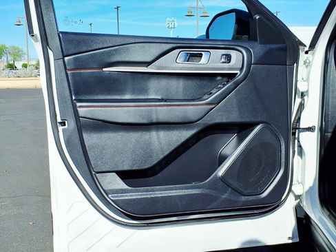 Certified 2025 Ford Explorer ST-Line w/ Premium Package AWD/4WD image 21