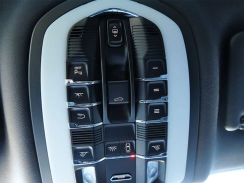 Certified 2021 Porsche Macan GTS w/ Sport Chrono Package image 29