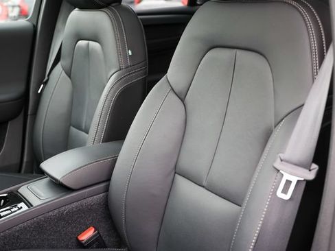 Certified 2026 Volvo XC40 B5 Plus AWD/4WD image 38