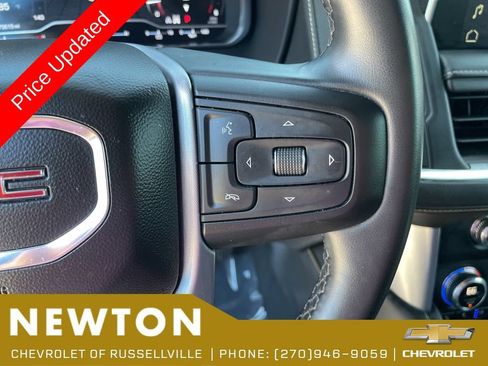 Used 2023 GMC Yukon XL SLT AWD/4WD image 16