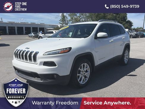 Used 2016 Jeep Cherokee Latitude FWD image 1