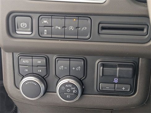 Used 2021 GMC Yukon XL SLT w/ SLT Luxury Plus Package image 15