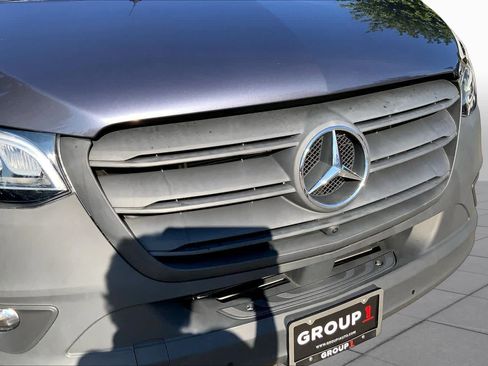 Used 2024 Mercedes-Benz Sprinter 2500 image 31