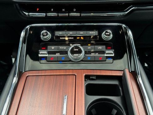 Used 2023 Lincoln Navigator Reserve w/ Monochromatic Package AWD/4WD image 23
