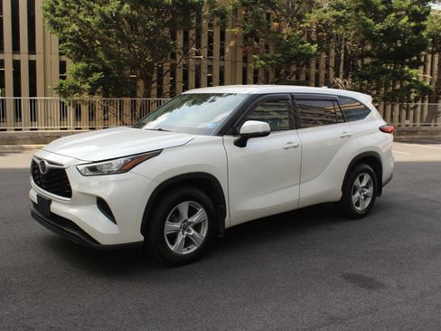 Used 2020 Toyota Highlander L AWD/4WD image 12