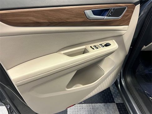 Certified 2024 Volkswagen Atlas SE image 7