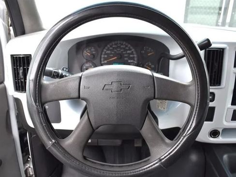 Used 2006 Chevrolet Express 3500 RWD image 13