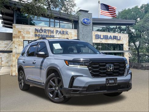 Used 2025 Honda Pilot Sport image 1