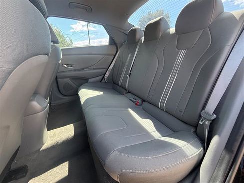 Used 2022 Hyundai Elantra SEL image 11
