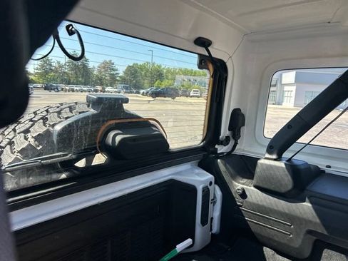 Used 2024 Jeep Wrangler Unlimited Sahara AWD/4WD image 9