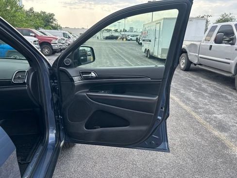 Used 2019 Jeep Grand Cherokee Trailhawk w/ Trailhawk Luxury Group AWD/4WD image 16