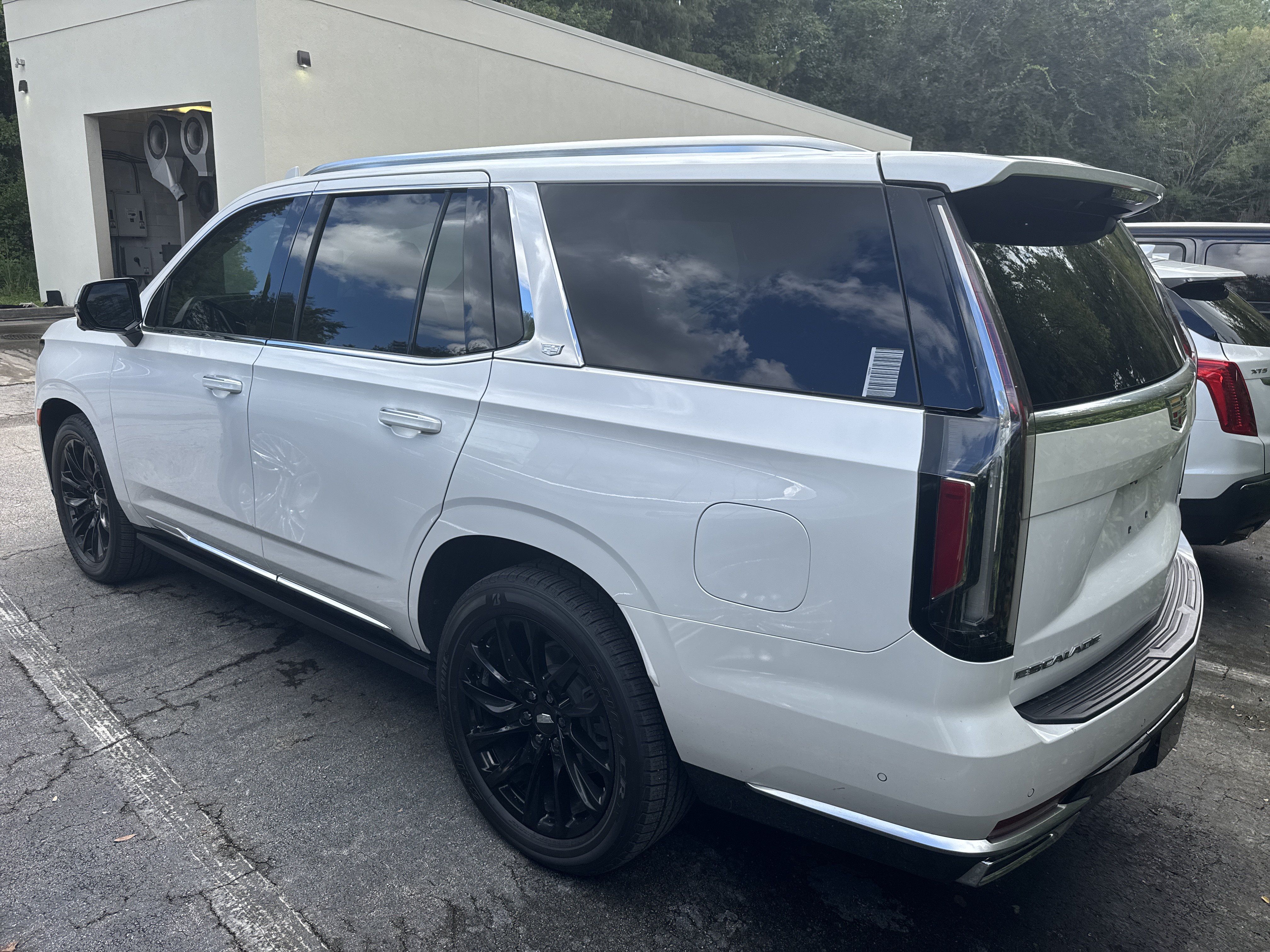 Used 2023 Cadillac Escalade Premium Luxury w/ Performance Package AWD/4WD image 2