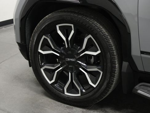 Used 2024 GMC Sierra EV Denali AWD/4WD image 10