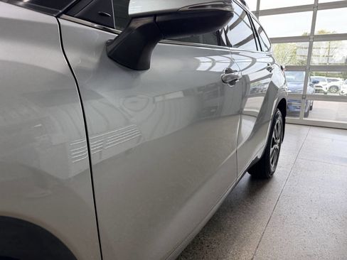 Used 2022 Toyota Highlander XLE AWD/4WD image 50