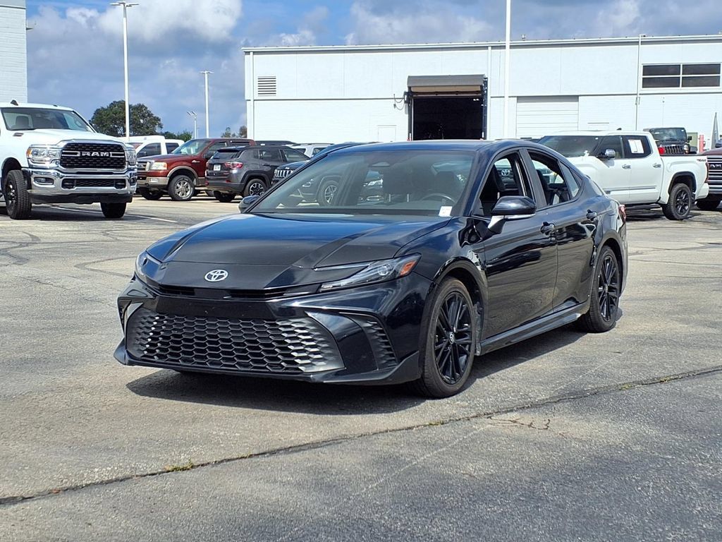 Used 2025 Toyota Camry SE FWD image 2