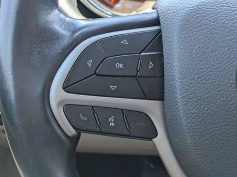 Used 2020 Jeep Grand Cherokee Laredo RWD image 22
