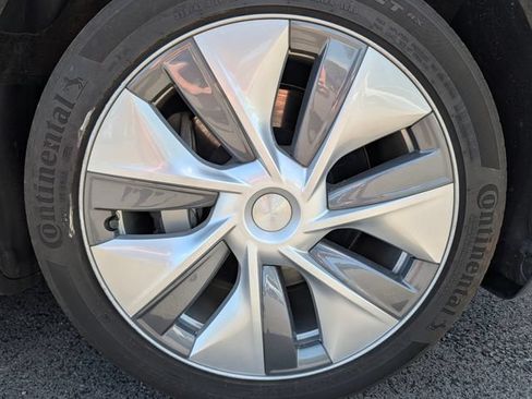 Used 2023 Tesla Model Y Long Range AWD/4WD image 9