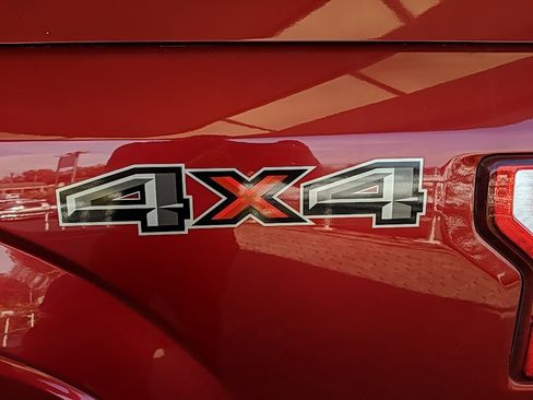 Used 2019 Ford F150 Lariat w/ Trailer Tow Package image 10