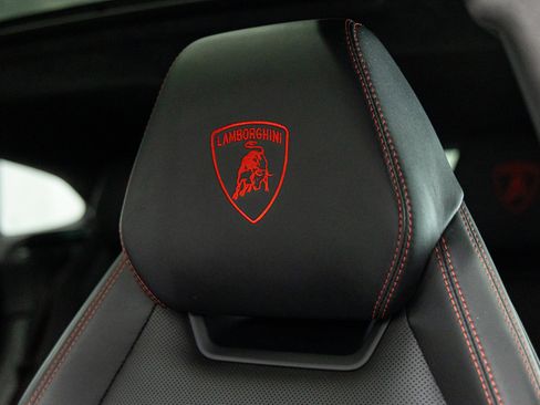Used 2019 Lamborghini Urus AWD/4WD image 33