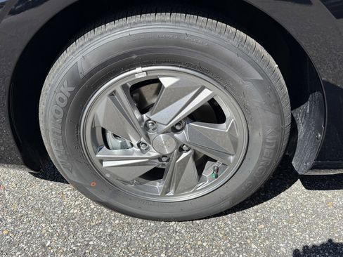 New 2026 Hyundai Elantra SE image 9